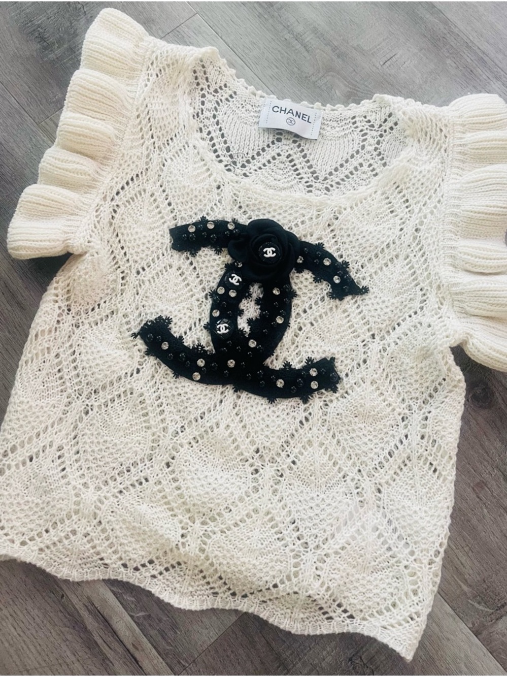 CHANEL Cream Openwork Knit Top with Black CC Appliqué SIZE S - Picture 4 of 7